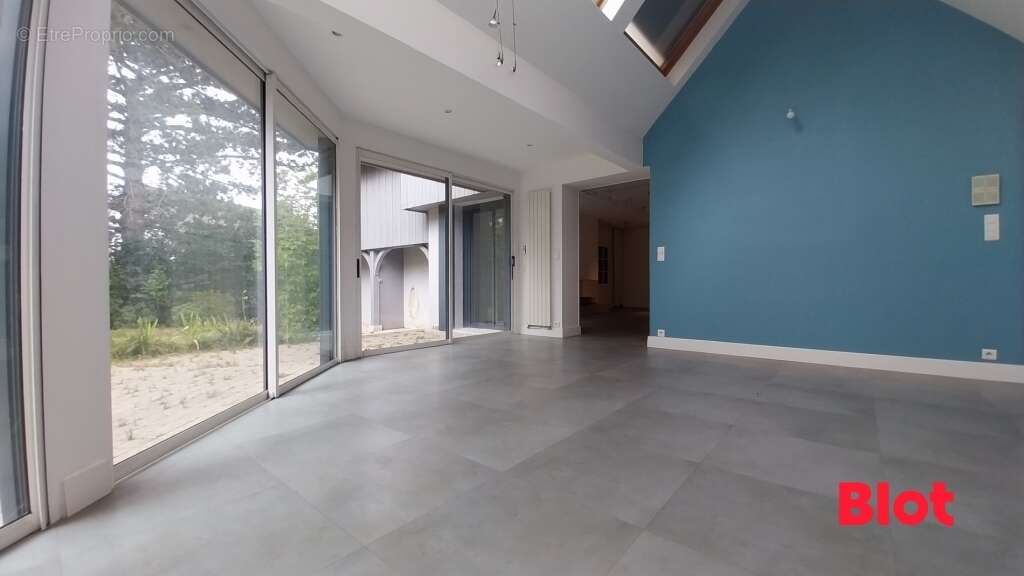 Maison à LA CHAPELLE-DES-FOUGERETZ