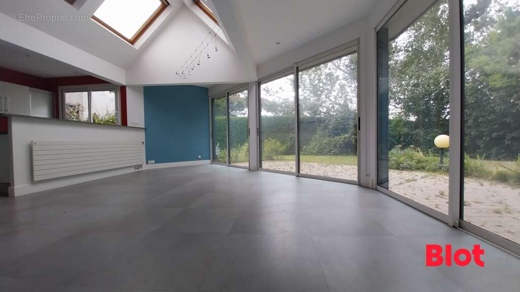 Maison à LA CHAPELLE-DES-FOUGERETZ