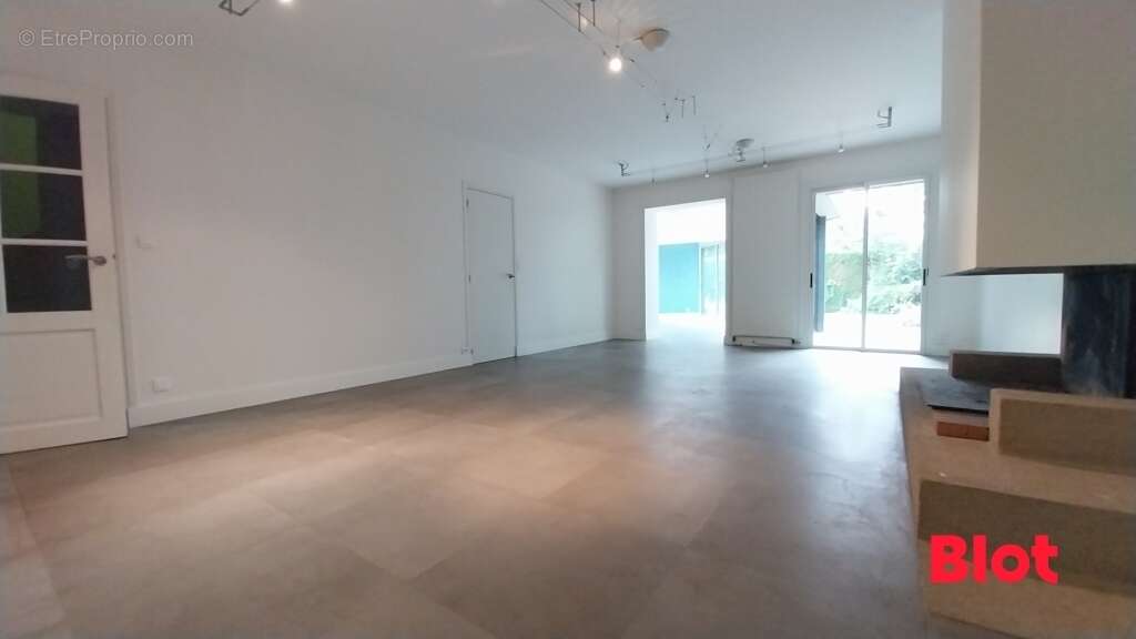 Maison à LA CHAPELLE-DES-FOUGERETZ