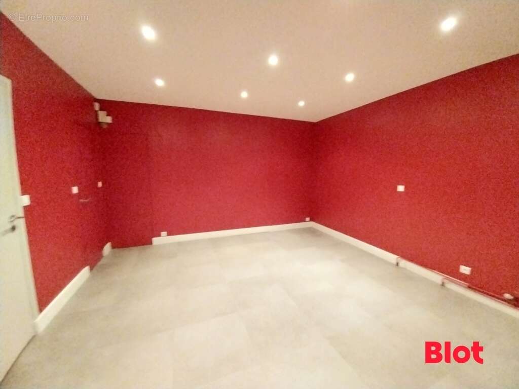 Maison à LA CHAPELLE-DES-FOUGERETZ