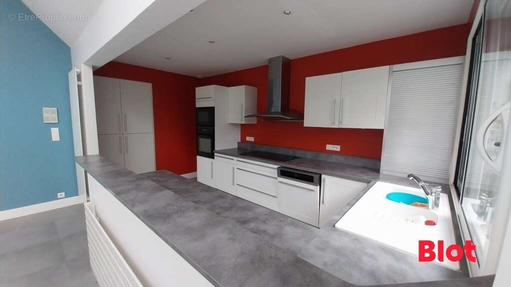 Maison à LA CHAPELLE-DES-FOUGERETZ