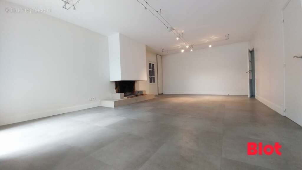 Maison à LA CHAPELLE-DES-FOUGERETZ