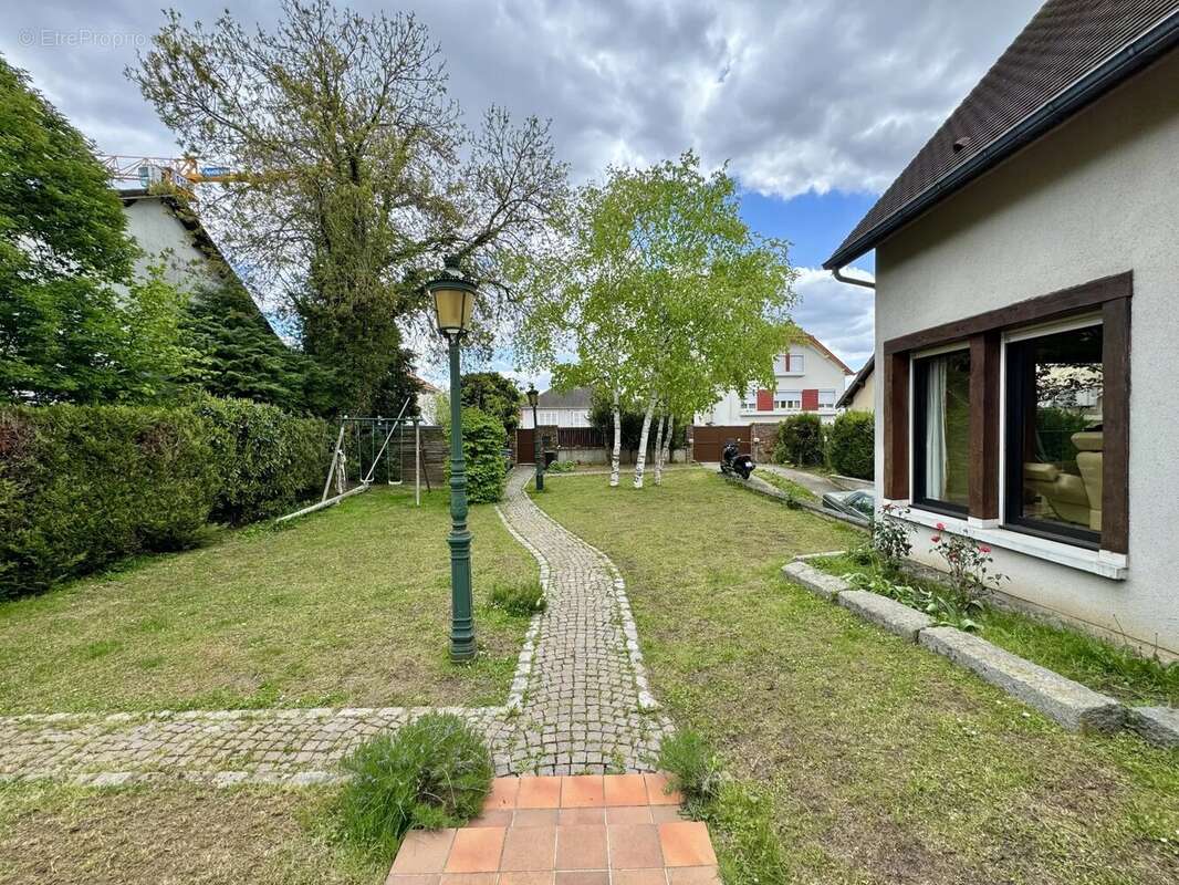 Maison à L&#039;HAY-LES-ROSES