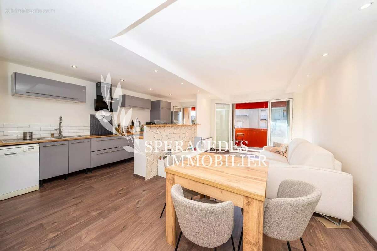 Appartement à SAINT-LAURENT-DU-VAR