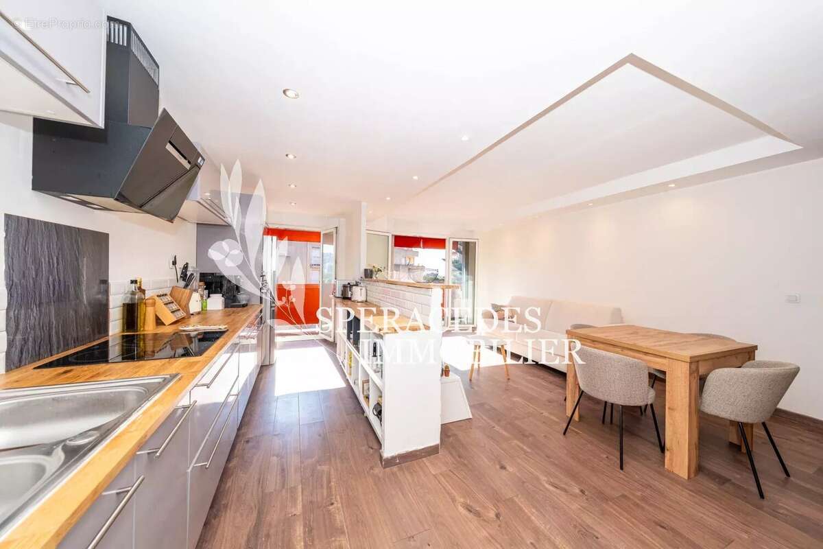 Appartement à SAINT-LAURENT-DU-VAR