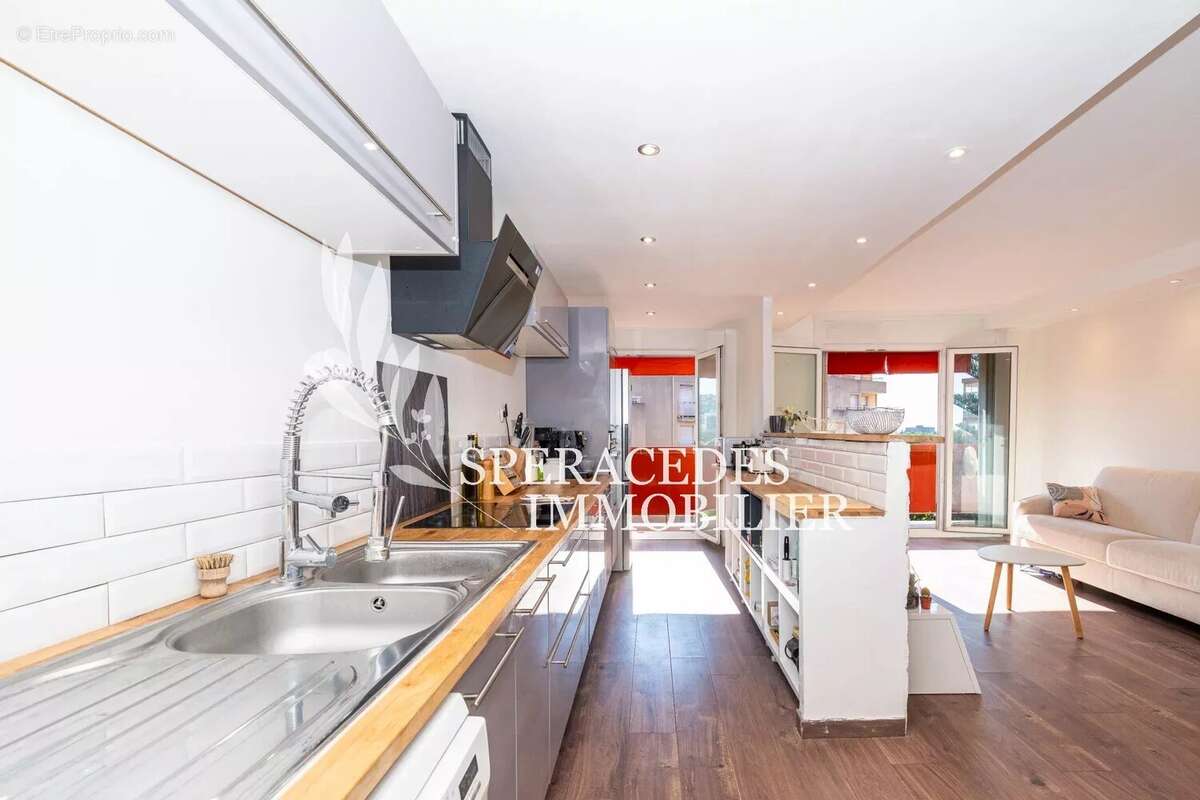 Appartement à SAINT-LAURENT-DU-VAR