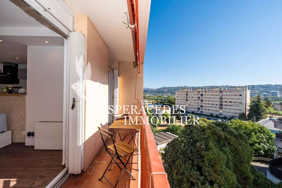 Appartement à SAINT-LAURENT-DU-VAR