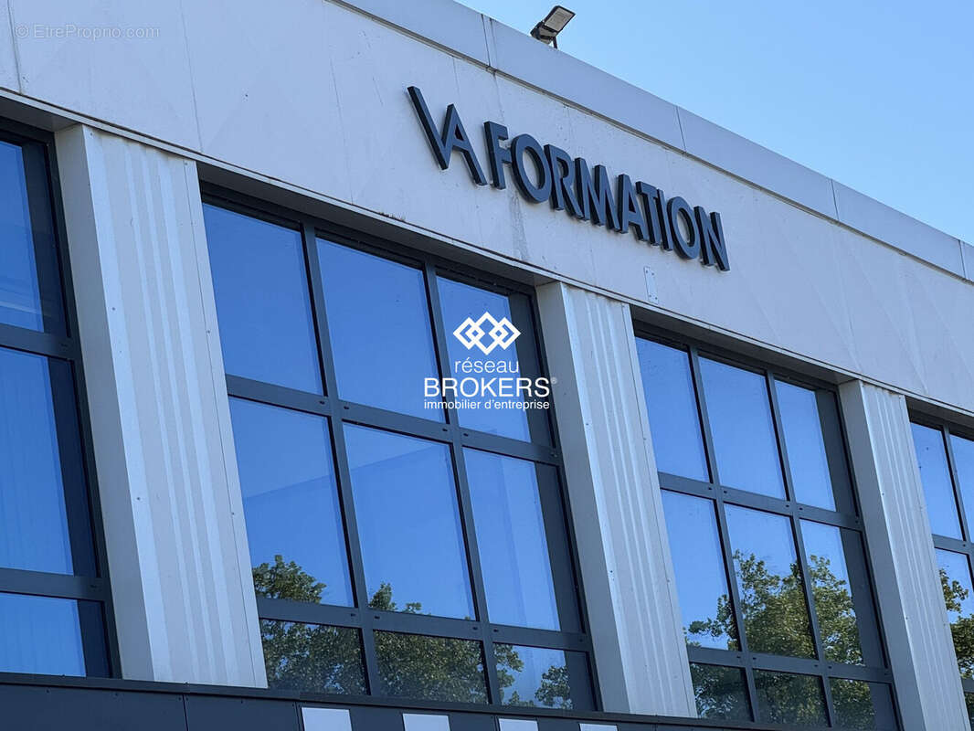 Commerce à ANDREZIEUX-BOUTHEON