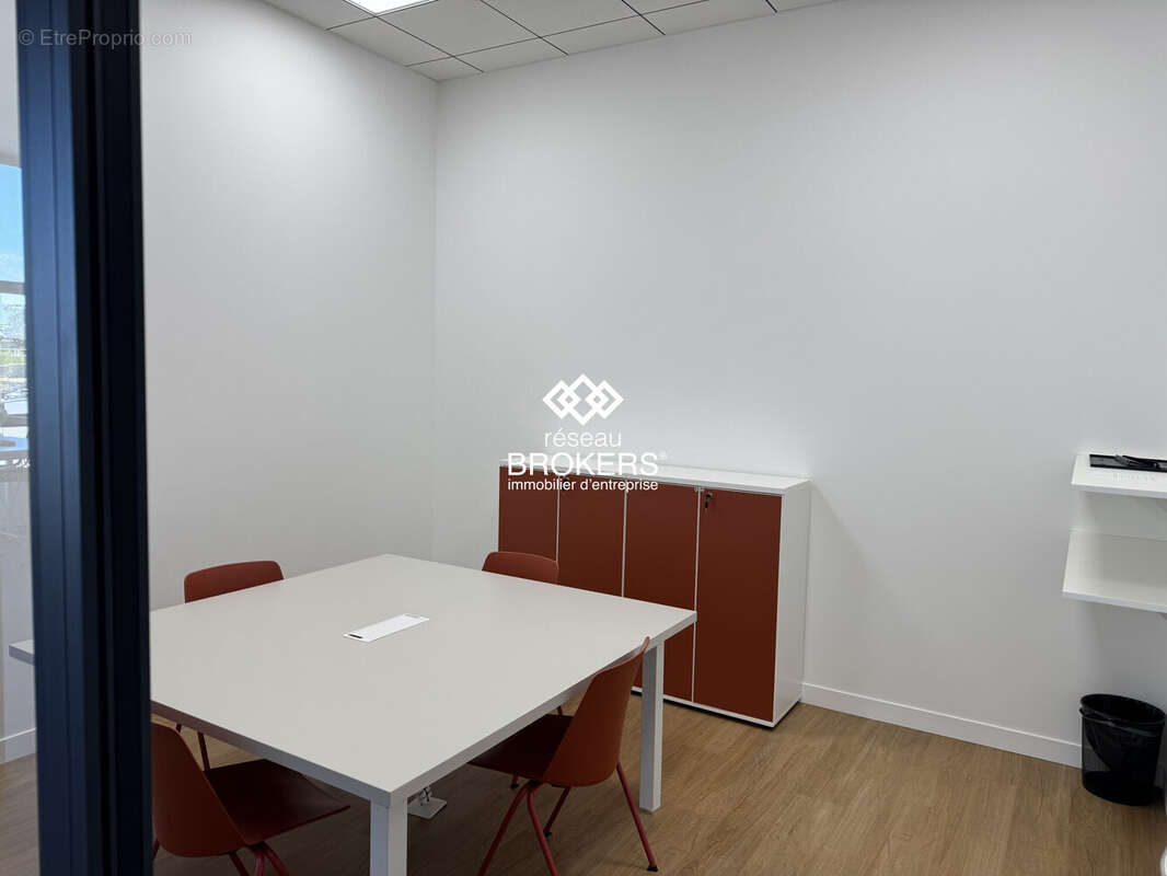 Commerce à ANDREZIEUX-BOUTHEON