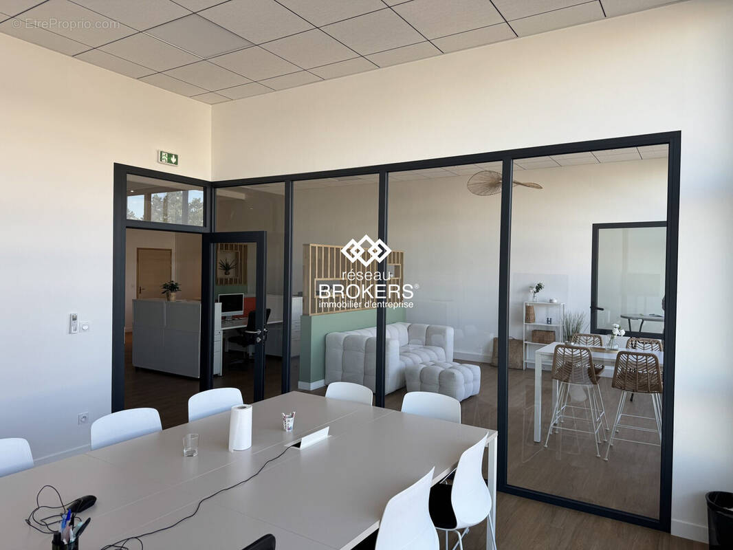 Commerce à ANDREZIEUX-BOUTHEON