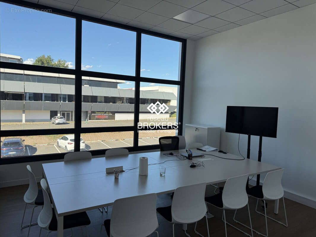 Commerce à ANDREZIEUX-BOUTHEON