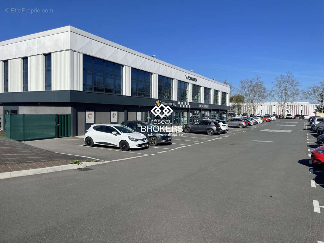 Commerce à ANDREZIEUX-BOUTHEON