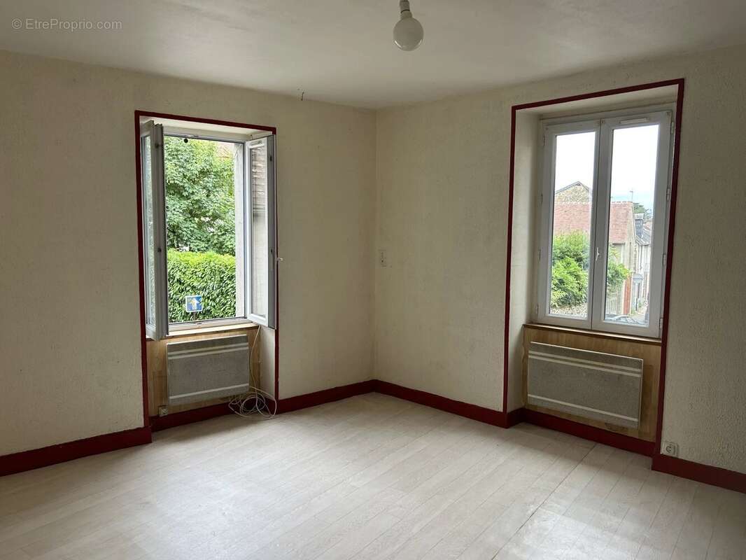 Maison à ARNAC-LA-POSTE