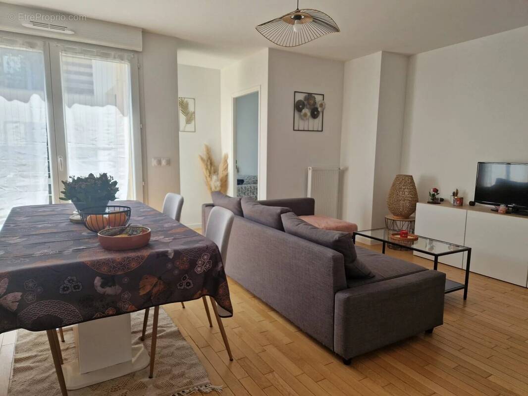 Appartement à VOISINS-LE-BRETONNEUX