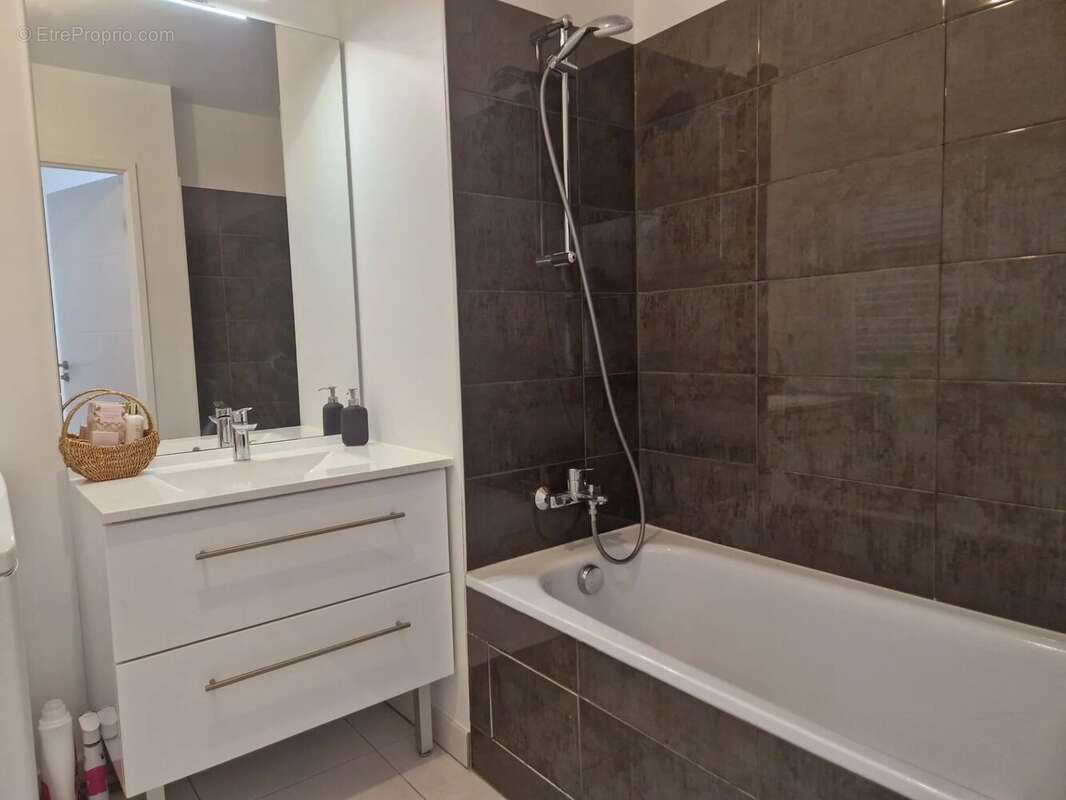 Appartement à VOISINS-LE-BRETONNEUX