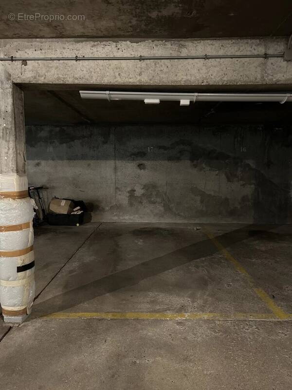 Parking à RUEIL-MALMAISON