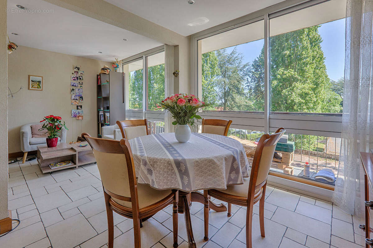 Appartement à FONTENAY-LE-FLEURY