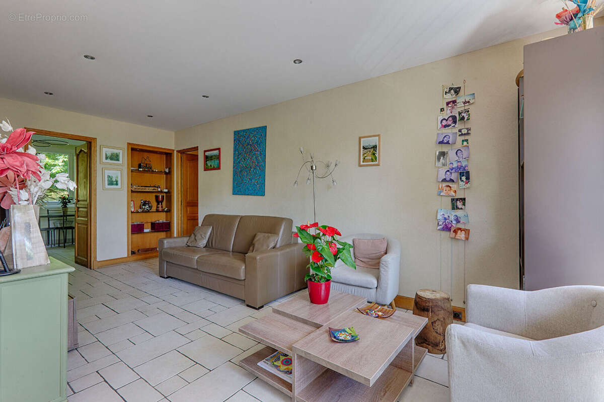 Appartement à FONTENAY-LE-FLEURY