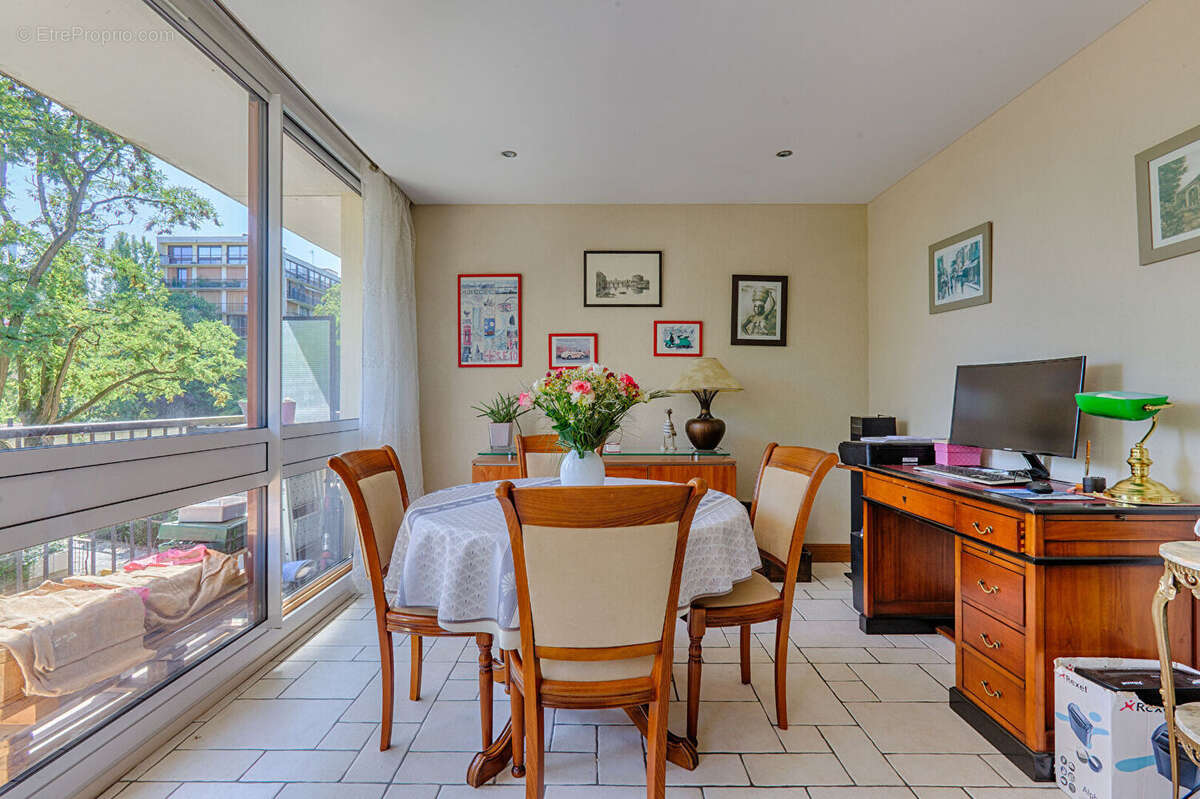 Appartement à FONTENAY-LE-FLEURY