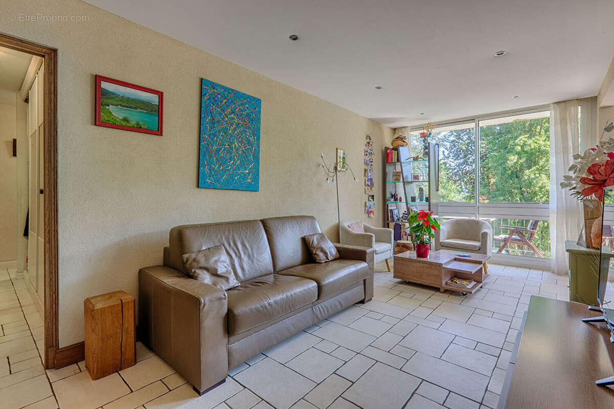 Appartement à FONTENAY-LE-FLEURY