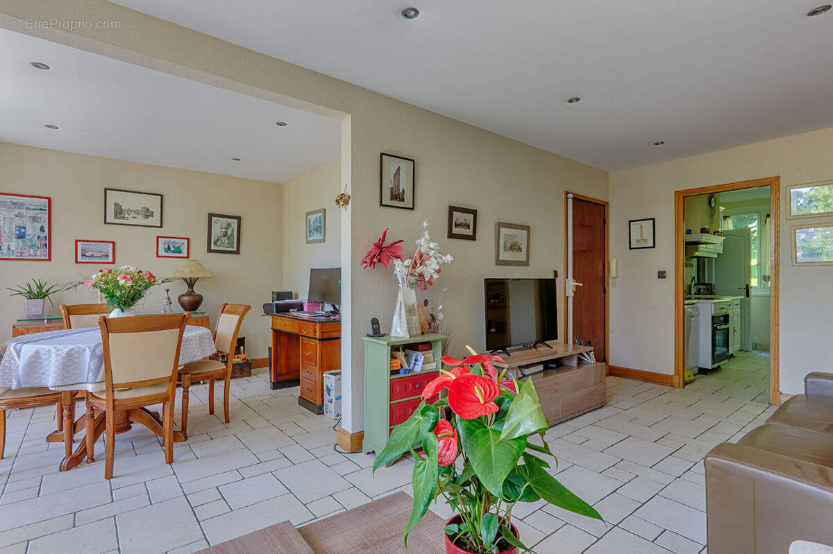 Appartement à FONTENAY-LE-FLEURY