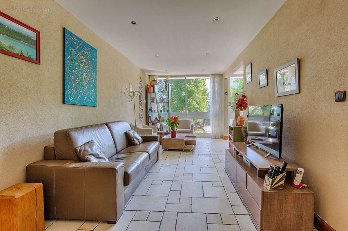 Appartement à FONTENAY-LE-FLEURY