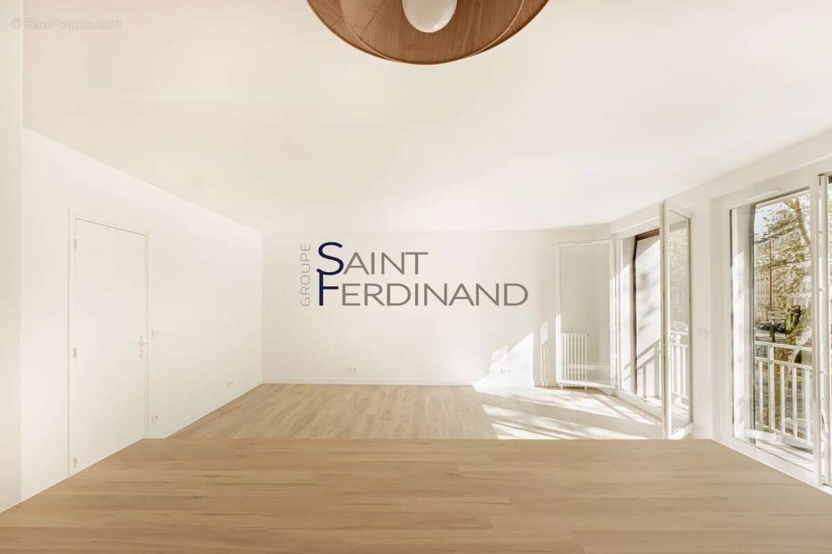 Appartement à PARIS-16E