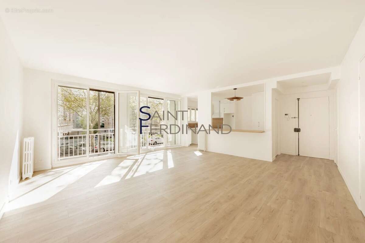 Appartement à PARIS-16E