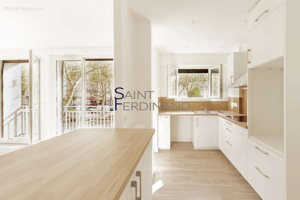 Appartement à PARIS-16E