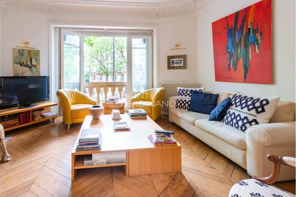 Appartement à PARIS-16E