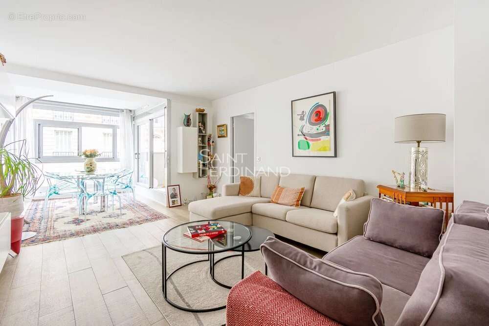 Appartement à PARIS-16E