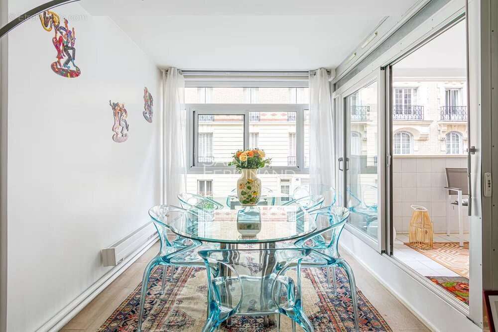 Appartement à PARIS-16E