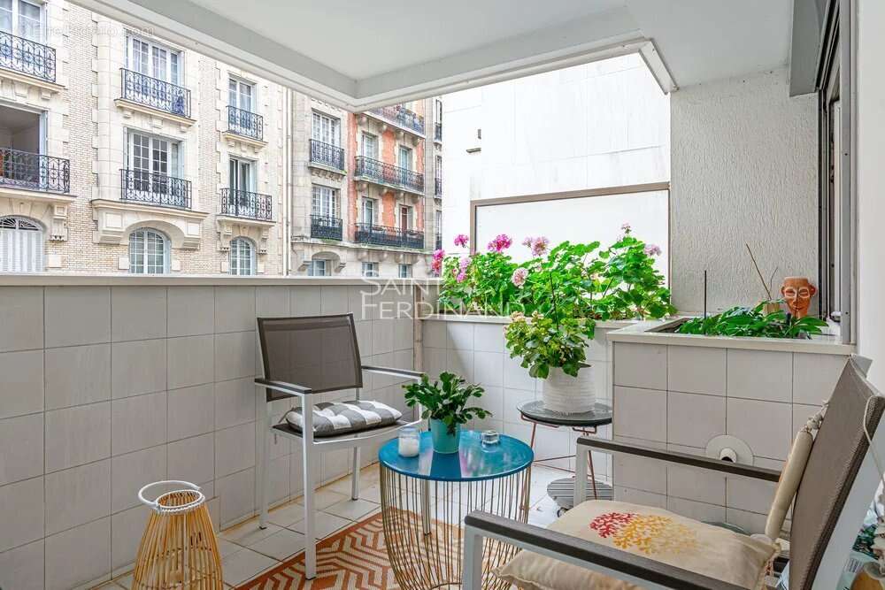 Appartement à PARIS-16E