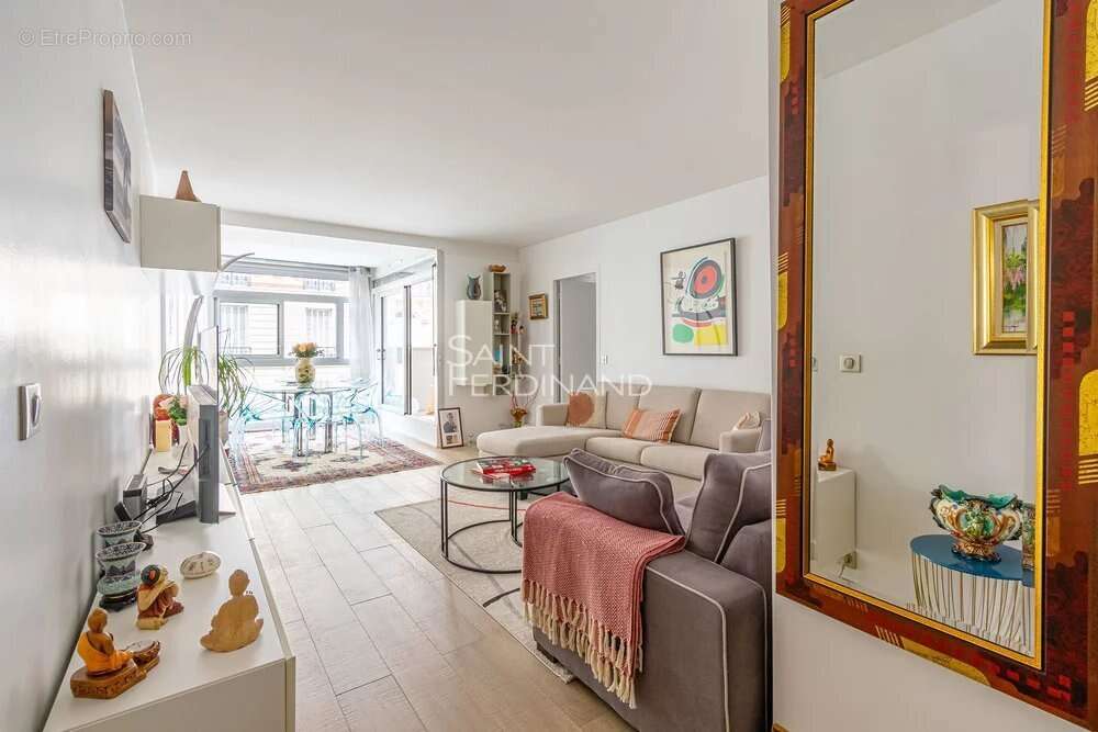 Appartement à PARIS-16E