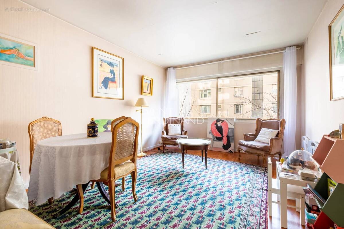 Appartement à PARIS-15E