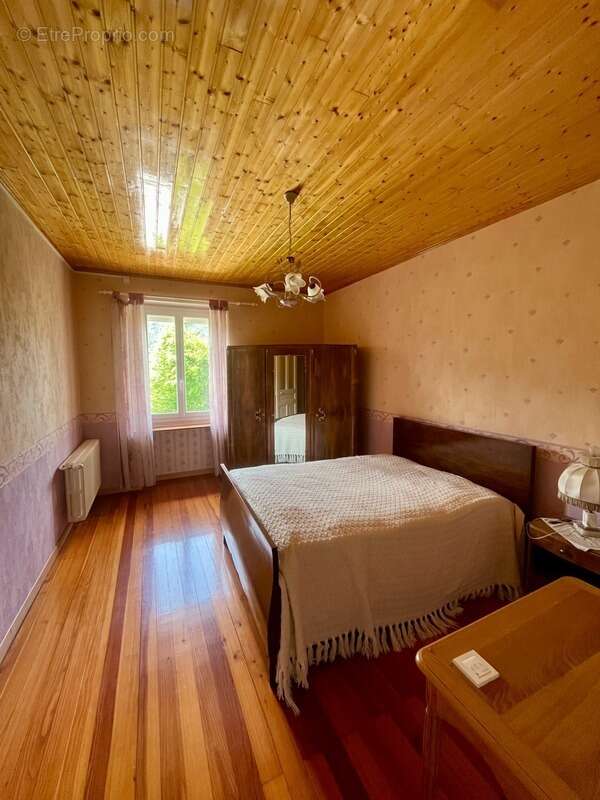 Maison à VIEU-D'IZENAVE