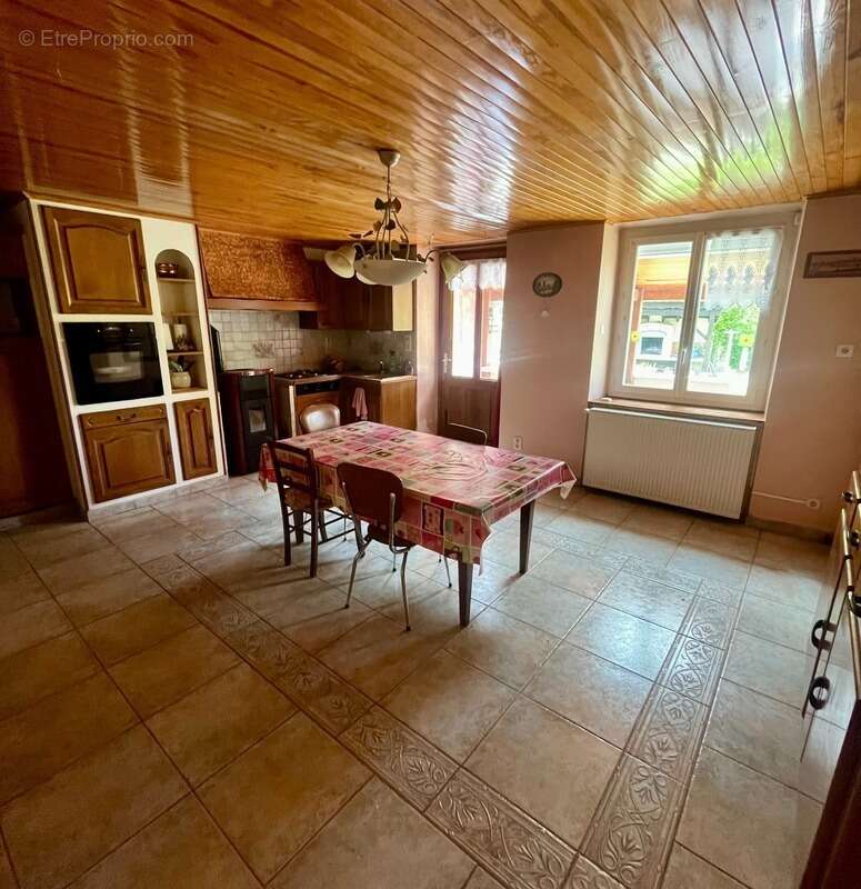 Maison à VIEU-D'IZENAVE