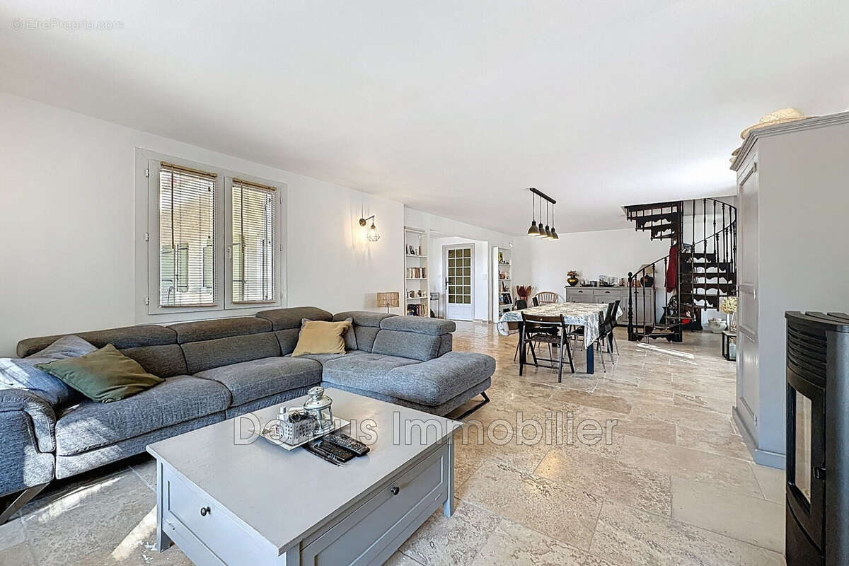 Maison à CHATEAUNEUF-DE-GADAGNE