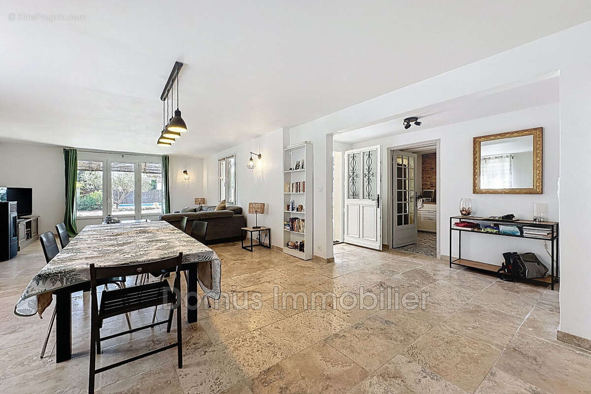 Maison à CHATEAUNEUF-DE-GADAGNE