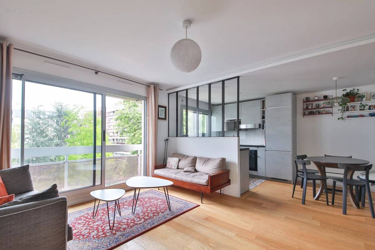 Appartement à PARIS-17E