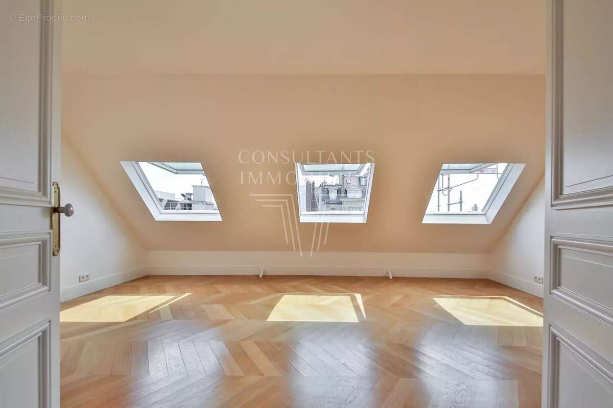 Appartement à PARIS-16E