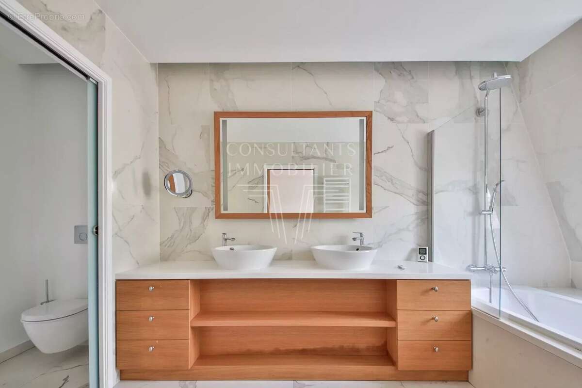 Appartement à PARIS-16E