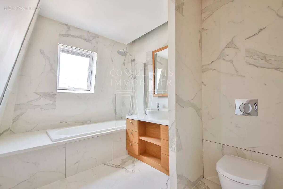 Appartement à PARIS-16E