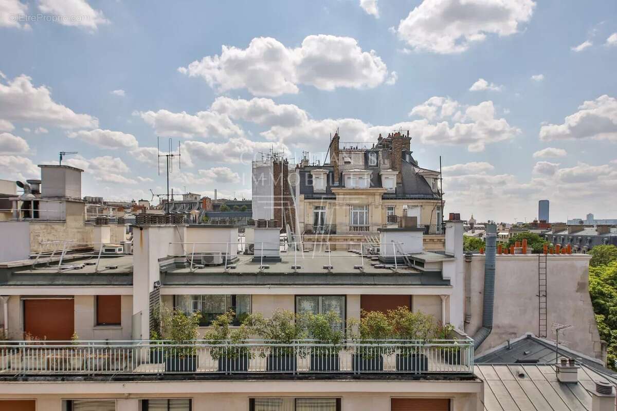 Appartement à PARIS-16E