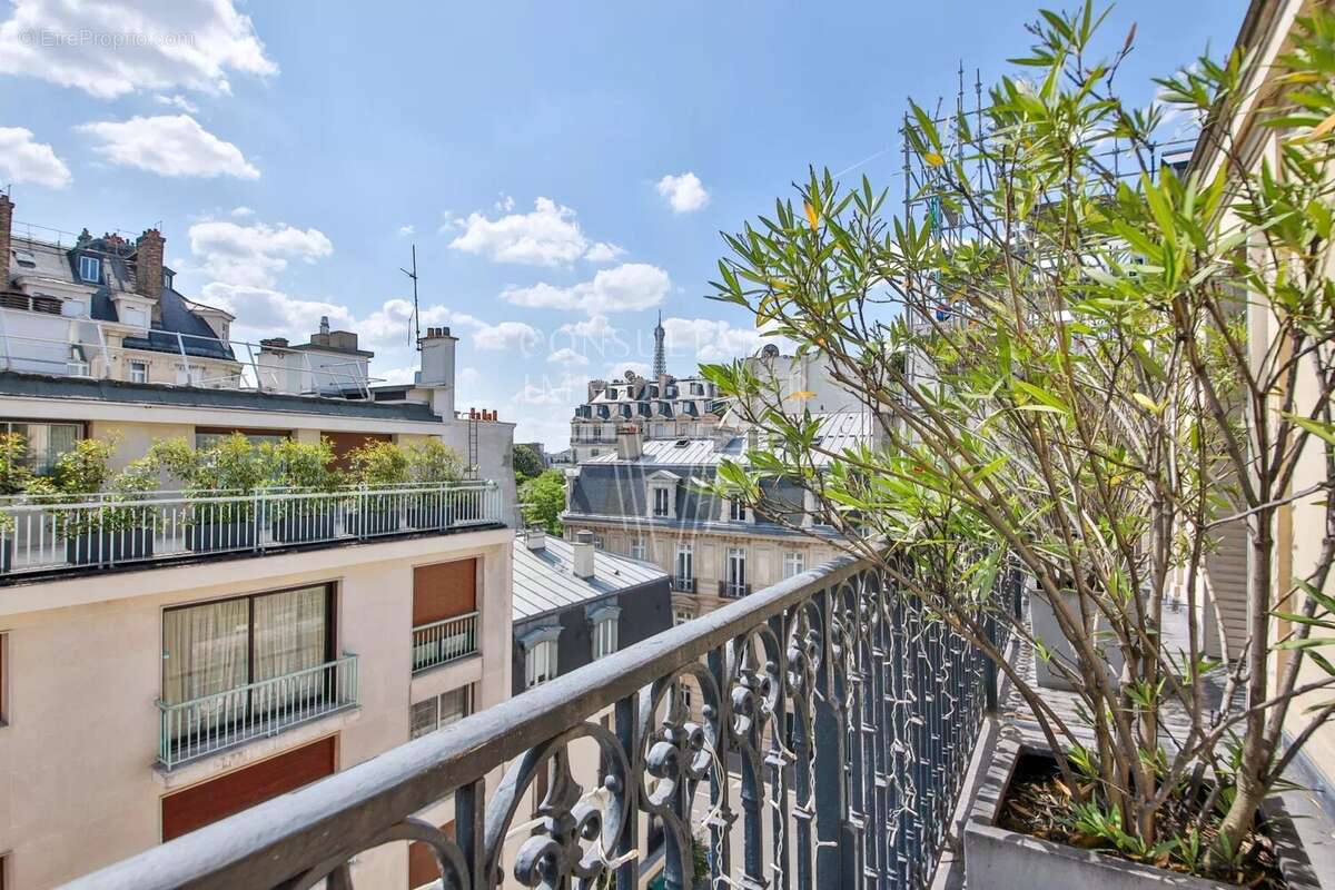 Appartement à PARIS-16E