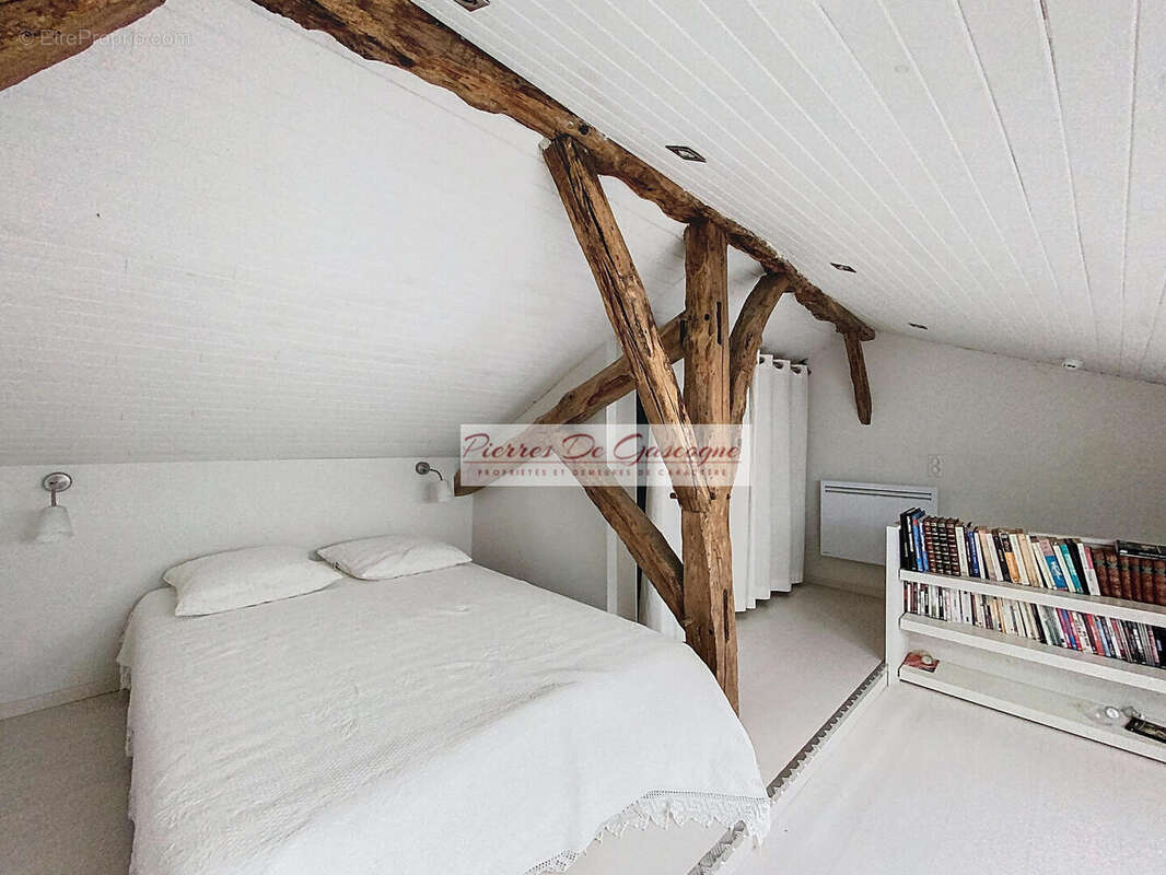 Maison à VIC-FEZENSAC