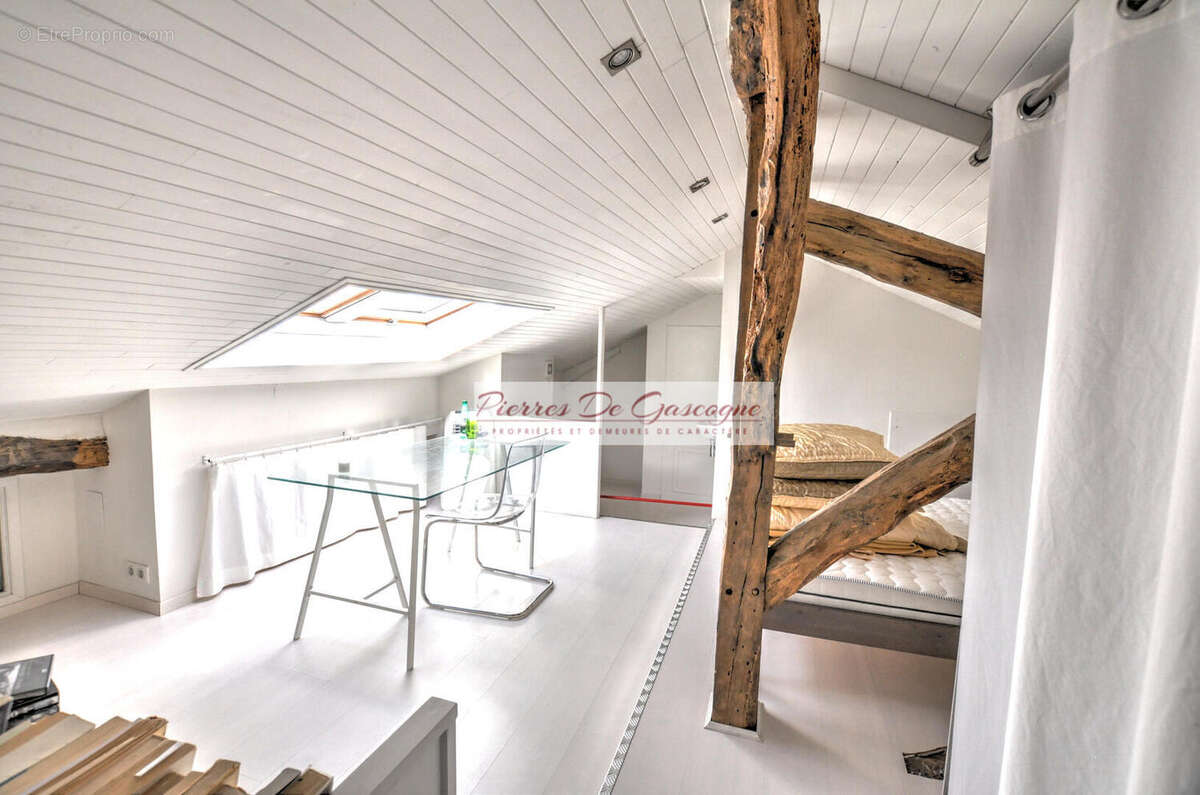 Maison à VIC-FEZENSAC