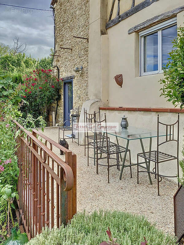 Maison à VIC-FEZENSAC