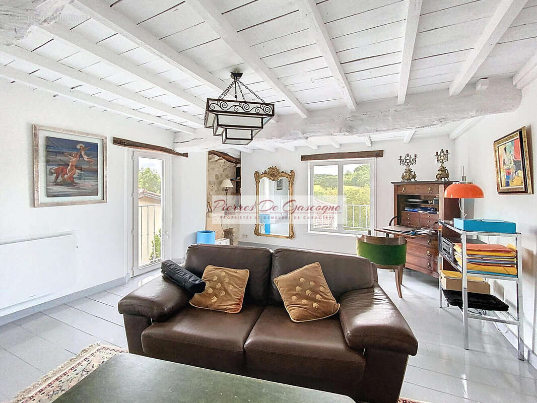 Maison à VIC-FEZENSAC