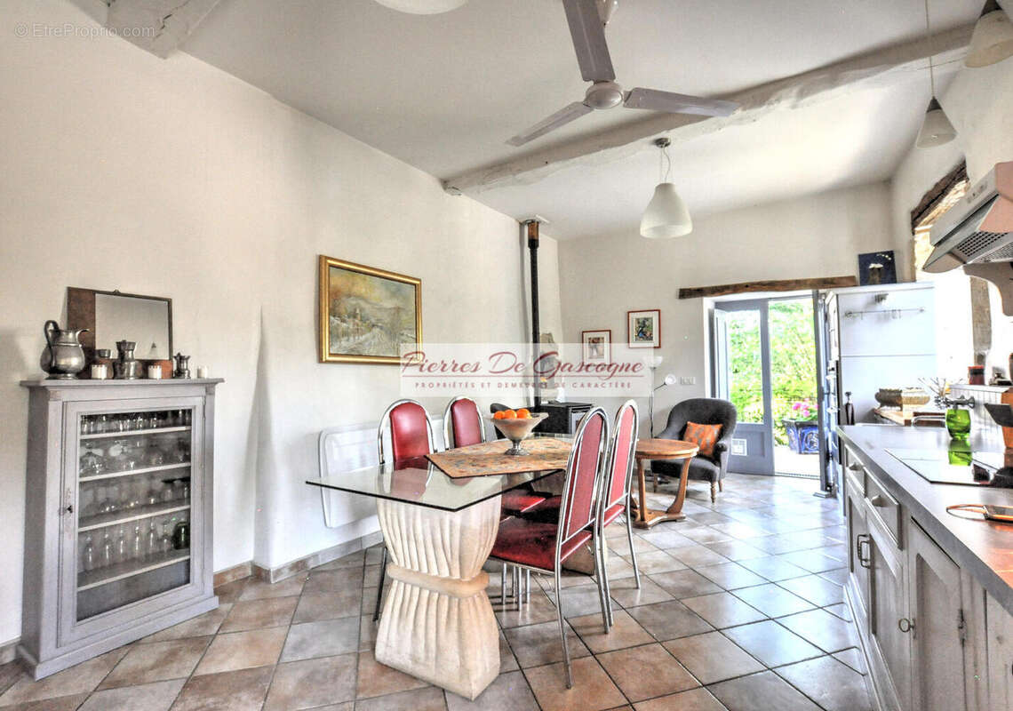 Maison à VIC-FEZENSAC